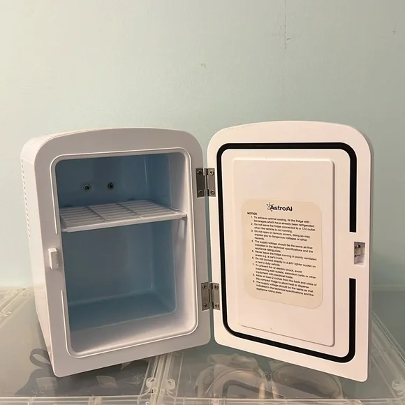 Mini Fridge - Picture 3 of 4